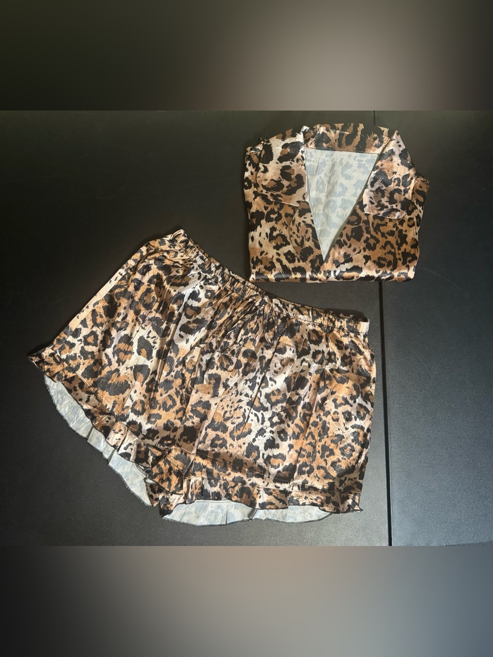 Cheetah, Women’s Size Large, Soft, Silky, Pajama Set. New with tags.